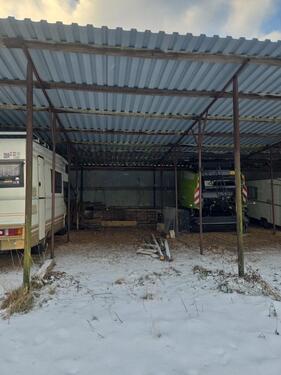 Foto - Ueberdachter Stellplatz fuer ein Boot, Camper oder PKW