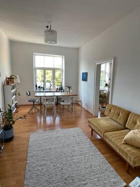 Foto - Charmante, helle 2,5 Zimmer Altbauwohnung zur Zwischenmiete