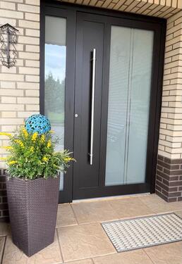 Foto - modernisiertes Ein-Zweifamilienhaus mit PV-Anlage