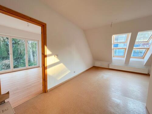 Foto - Helle neu sanierte 3 Zimmer-Dachgeschosswohnung im Südviertel