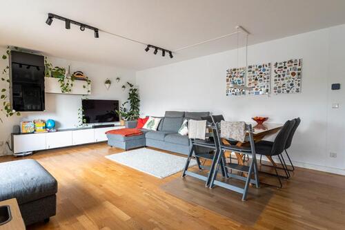 Foto - Hochwertige Dachgeschosswohnung, Balkon & E-Ladesäule (befristet)