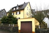 Foto - Renovierungsbedürftiges Einfamilienwohnhaus mit Einliegerwohnung