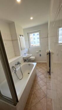 Foto - !!! Erstbezug nach Sanierung !!! kleine 3-Zi.-Whg., Einbauküche MÖGLICH