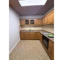 Zentral wohnen & entspannt leben – gepflegte 2-Raum-Wohnung mit Einbauküche mitten im Herzen von Glauchau