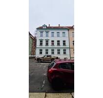 Stilvoll wohnen im Herzen von Zwickau – 4-Raum-Erdgeschosswohnung mit zwei Stellplätzen & neuer Küche