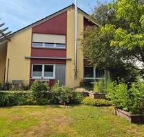 Freistehendes EFH in Nauheim mit idyllischem Garten und Garage