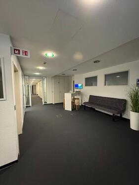 Foto - Moderne Büroflächen Wiesbaden - Parkplätze, Teilvermietung mögl.