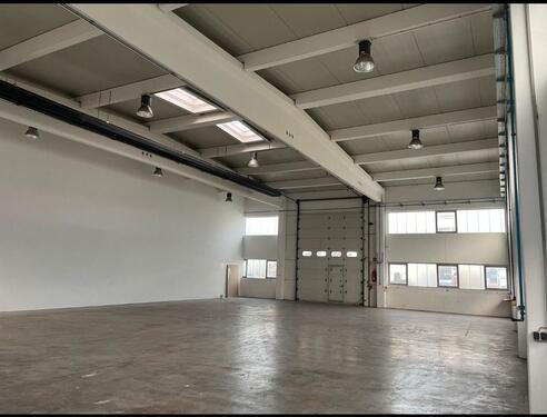 Foto - Halle, Lagerhalle, Produktionshalle, Industriehalle von Privat