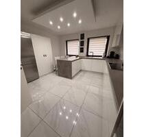 Attraktive 3 Zimmer Wohnung mit Garage und privatem Gartenanteil - Grevenbroich