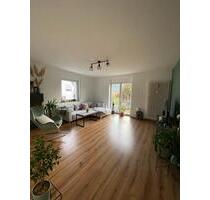 Lichtdurchflutet 3 Zimmerwohnung zentral mit 16 qm Balkon - Neuffen
