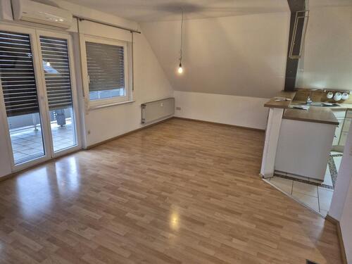 Foto - Schöne 3 Zimmer Dachgeschoßwohnung 80 qm EBK Balkon 2xStellplatz