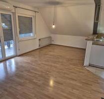 Schöne 3 Zimmer Dachgeschoßwohnung 80 qm EBK Balkon 2xStellplatz - Scheßlitz
