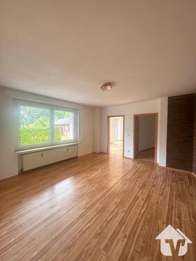 Foto - Helle Erdgeschosswohnung mit Terrasse und kleinem Garten