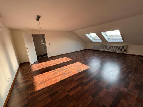 Foto - Klimatisierte 4-Zimmer-Dachgeschosswohnung