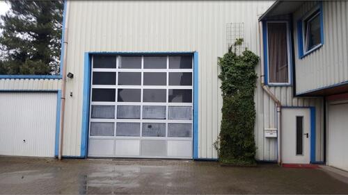 Foto - Halle mit Sektionaltor in DIN Gewerbegebiet Süd