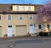 Doppelhaus mit Bachzugang, Gartenidylle & vielseitiger Nutzung - Niederstetten