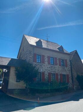 Foto - Haus mit Innenhof, Scheune und Garten