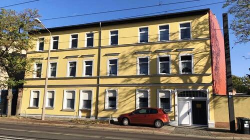 Foto - Helle Erdgeschosswohnung mit Tageslichtbad, Badewanne, Innenhofnutzung unweit der Elbwiesen