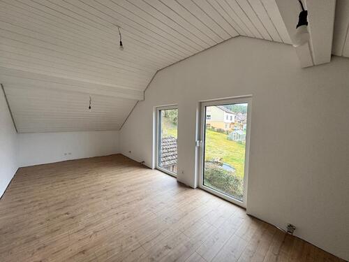 Foto - Erstbezug nach Sanierung - Moderne 3,5-Zimmer Dachgeschosswohnung