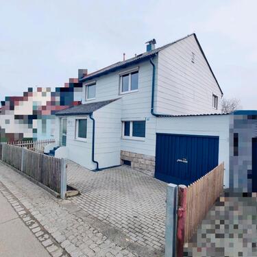 Foto - Doppelstöckiges Einfamilienhaus