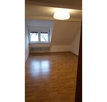 Dachgeschosswohnung mit ausbaufähigem Spitzboden - Stuttgart Zuffenhausen