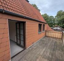 Zentrale 116 m²-4-Zi.-Dachgeschosswohng. m. gr. Dachb. u. Carport - Achim