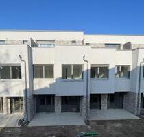 Neubau-Erstbezug - Familienfreundliche Stadtwohnung im RH-Charakter - Frankfurt am Main Bergen-Enkheim