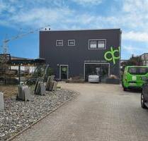 Gewerbeimmobilie mit Büro oder Wohnung sowie großer Halle und Hof - Wiefelstede