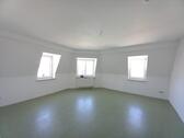 Foto - 4-Zimmer Wohnung im 3. OG der Dr.-Külz-Str., Meerane, verfügbar ab sofort!