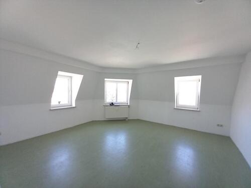 Foto - 4-Zimmer Wohnung im 3. OG der Dr.-Külz-Str., Meerane, verfügbar ab sofort!