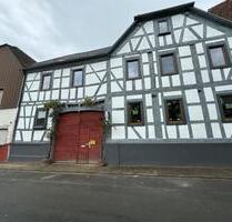 Großzügige Altbauwohnung 4 ZKB im 1. OG - Dornburg