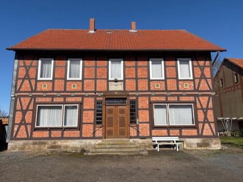 Foto - Große freistehende Gewerbeimmobilie mit Hoffläche und Garagen