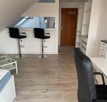 Charmante, modernisierte Ein-Zimmer-Dachgeschosswohnung in Toplag - München Giesing