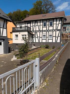 Foto - Haus mit großem Hof ​​und Scheune in Nanzenbach