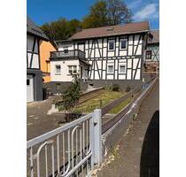 Haus mit großem Hof ​​und Scheune in Nanzenbach - Dillenburg