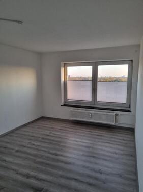 Foto - Möbliertes WG-Zimmer mit Loggia