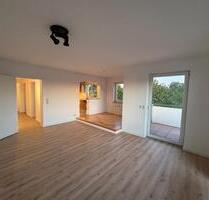 Frisch renovierte 3-Zimmer Wohnung mit großen Balkon und 2 Stellp - Stadthagen