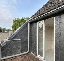 Hier wird renoviert ~ einzigartige Dachwohnung mit Sonnenbalkon - Oberhausen Alstaden