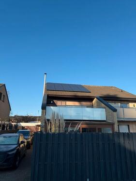 Foto - Großzügige Doppelhaushälfte mit Terrasse, Balkon & Garage