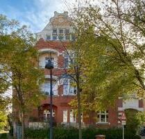 Schicke Dachgeschosswohnung in saniertem Altbau in zentrumsnaher Lage der Domstadt Naumburg (Saale)!