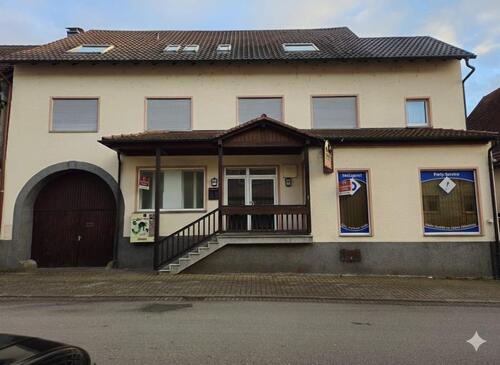 Foto - Wohn- und Geschäftsimmobilie mit riesigem Grundstück - 1.013 qm