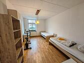 Foto - Möblierte 4,5-Zimmer-Altbauwohnung (112 m²) im Hochparterre