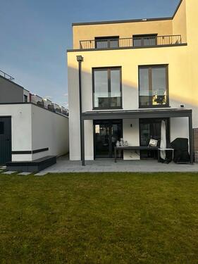 Foto - Exklusive Doppelhaushälfte in Wiesbaden-Nordenstadt