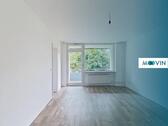 Foto - Renoviert: Große 3-Zimmer-Wohnung mit BALKON und EINBAUKÜCHE