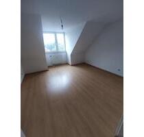 Schön geschnittene DG-Wohnung mit Balkon in Mügeln