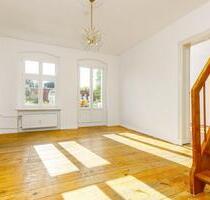 Modernisierte 4-Zimmer-Maisonette auf zwei Ebenen mit Balkon - Berlin Spandau