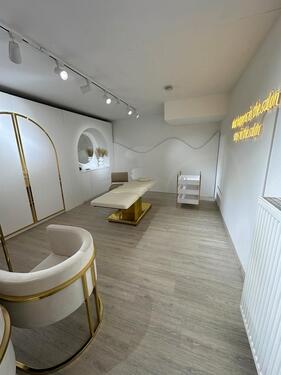 Foto - Luxuriöser,möblierter Raum im Kosmetiksalon zu vermieten
