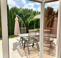 Provisionsfrei - gepflegte DHH mit Südterrasse und Doppelgarage - Hagelstadt