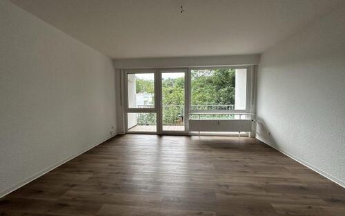 Foto - Renovierte 2 Zimmer Wohnung mit Balkon, Küche und Stellplatz
