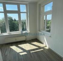 Erker-Wohnung mit 3 Zimmern nahe Helios Klinik, Einbauküche - Schwerin Altstadt